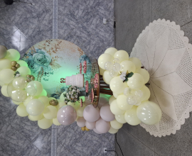 Decoração com mesa cone ripada.
